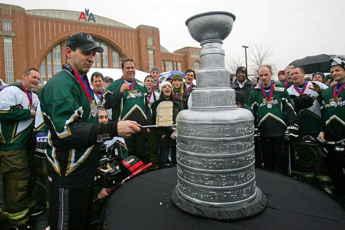 Stanley-Cup-cake.jpg