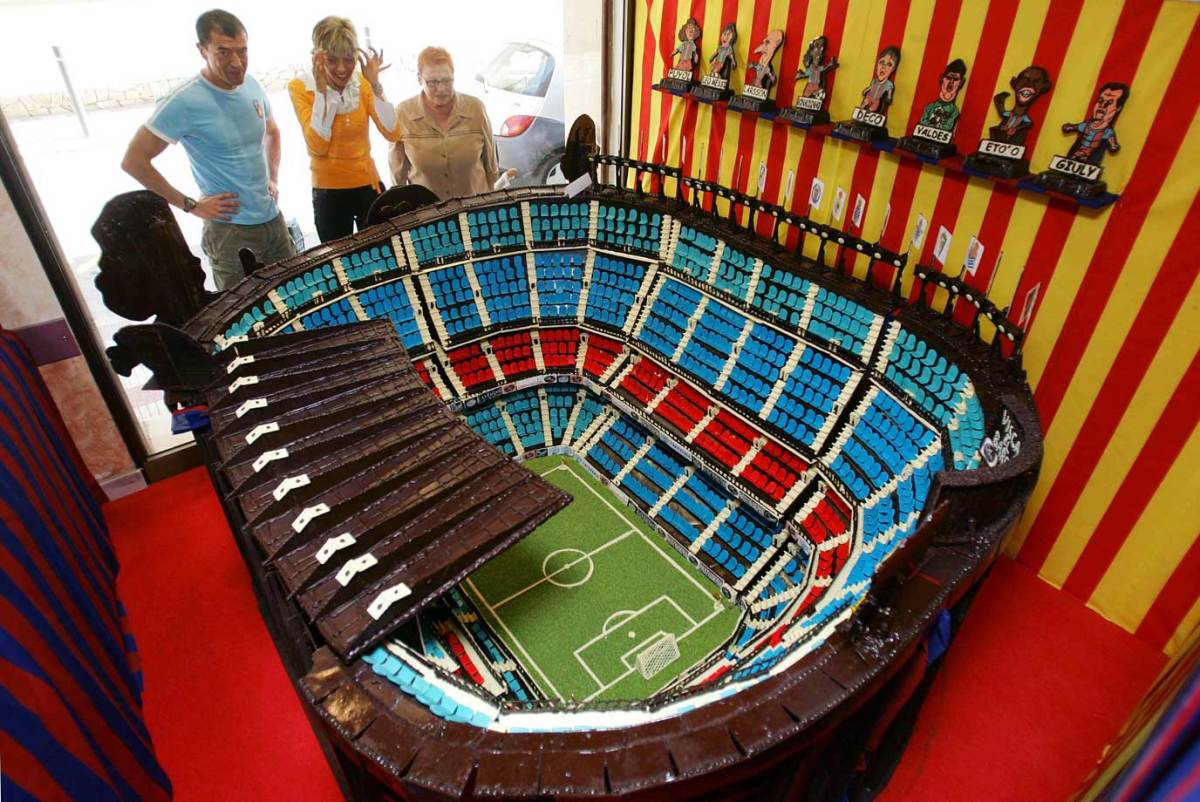 FC-Barcelona-Camp-Nou-Stadium-cake.jpg
