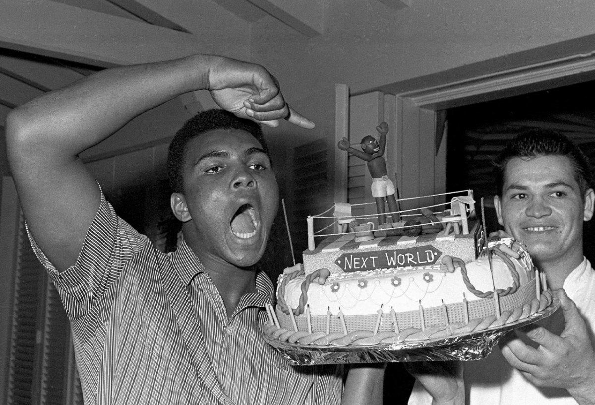 1964-Muhammad-Ali-Cassius-Clay-birthday-cake.jpg