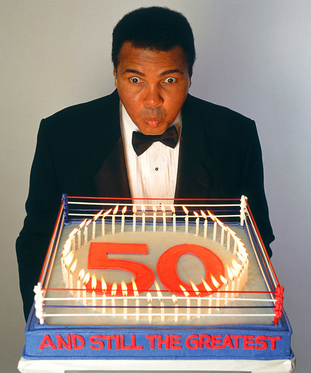1991-Muhammad-Ali-birthday-cake-NLC_03372.jpg