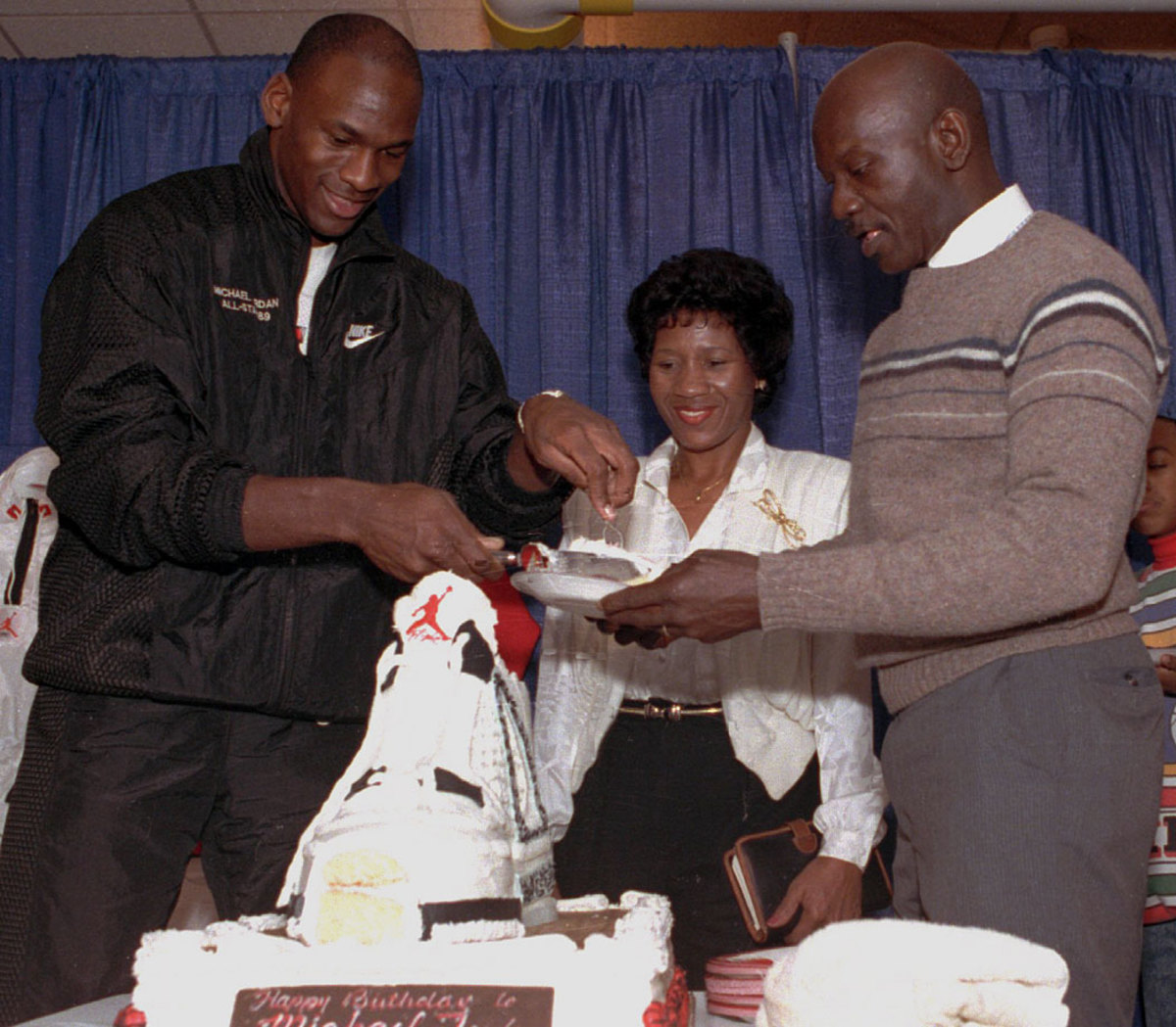 Michael-Jordan-birthday-cake.jpg