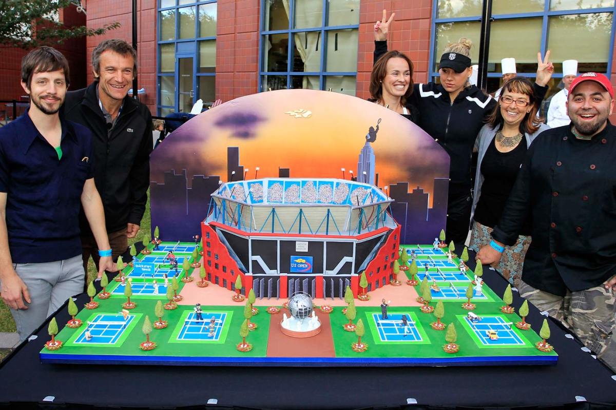 USTA-Billie-Jean-National-Tennis-Center-cake.jpg