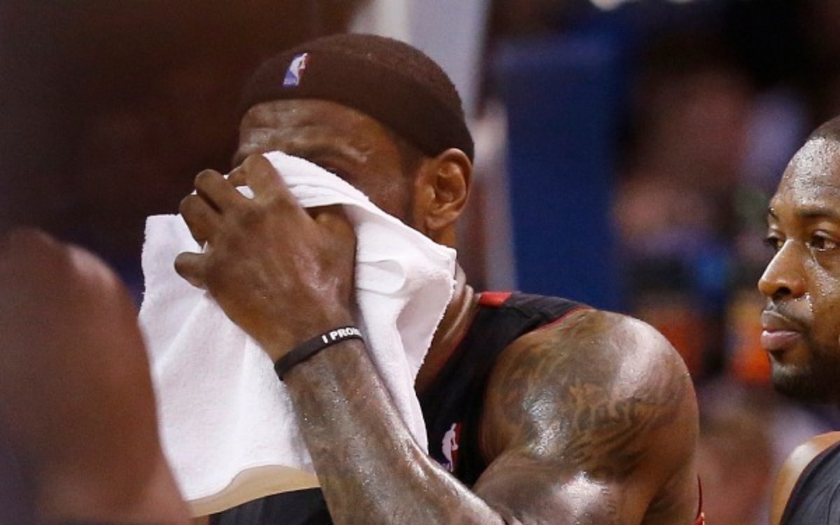 Heat forward LeBron James scored 33 points before suffering a broken nose. (AP Photo/Sue Ogrocki) 