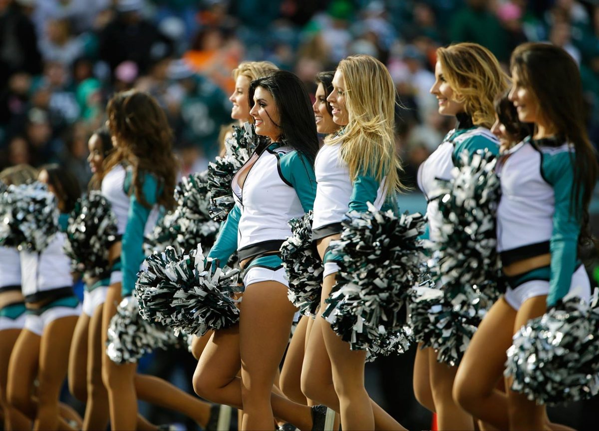 Philadelphia-Eagles-cheerleaders-AP474379692419_10.jpg