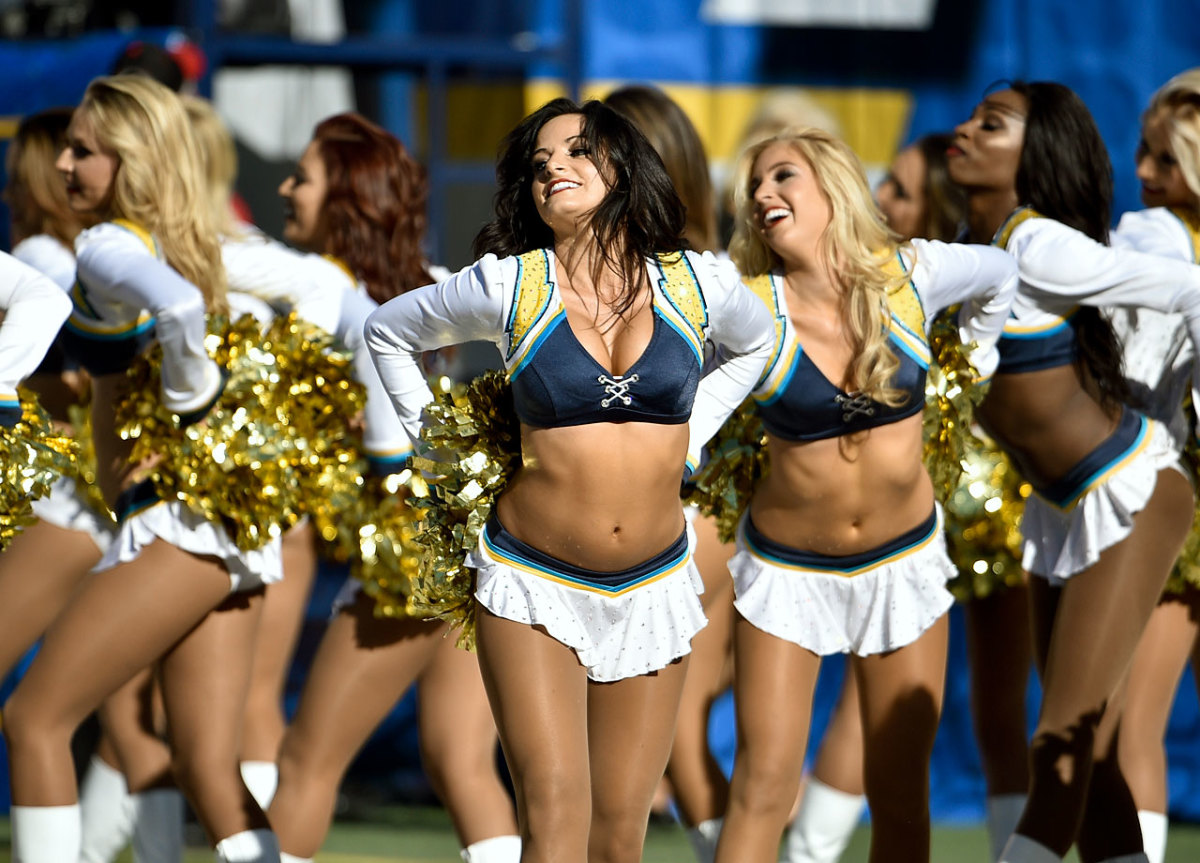 San-Diego-Charger-Girls-cheerleaders-AP153614002014_14.jpg
