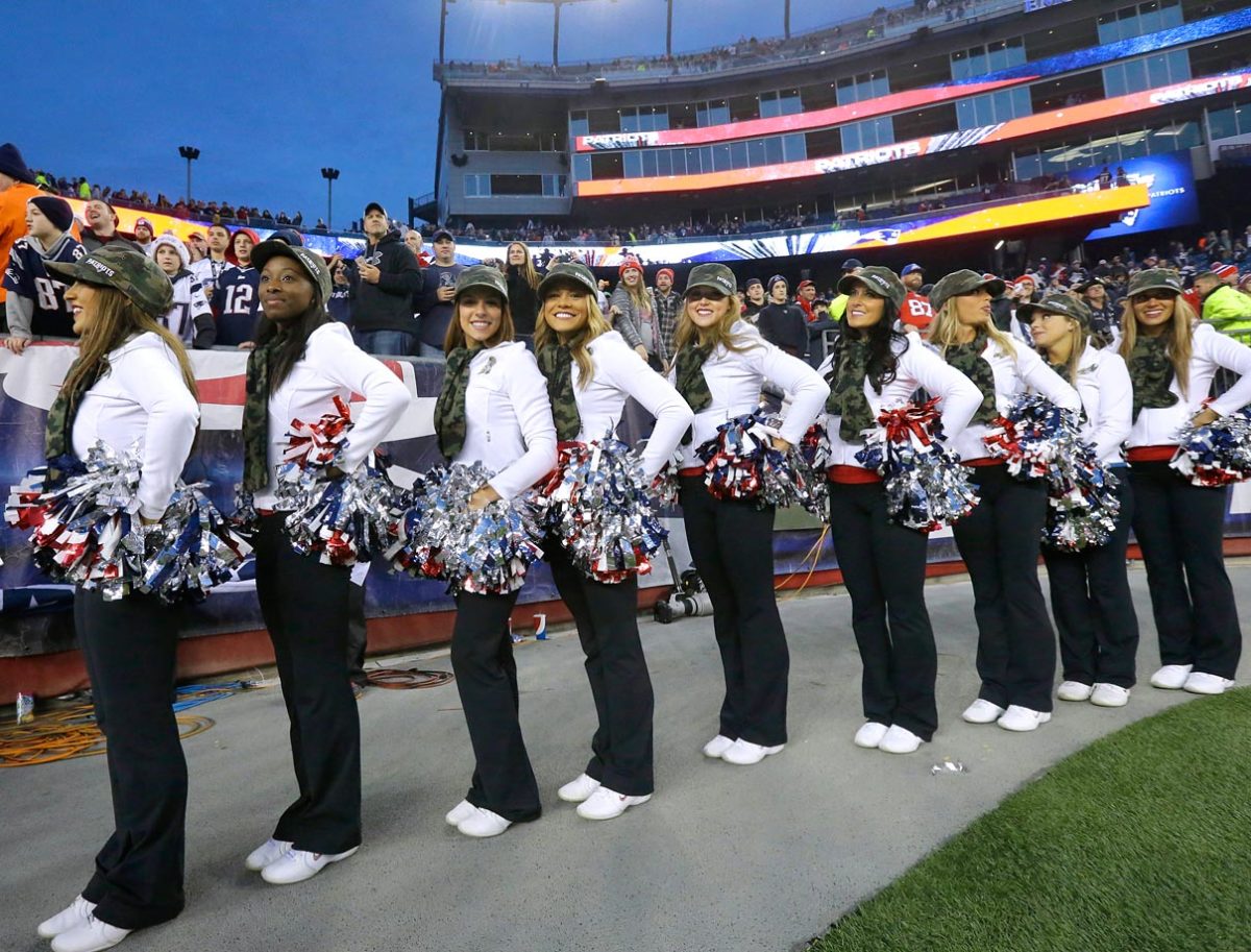New-England-Patriots-cheerleaders-AP393838670671.jpg