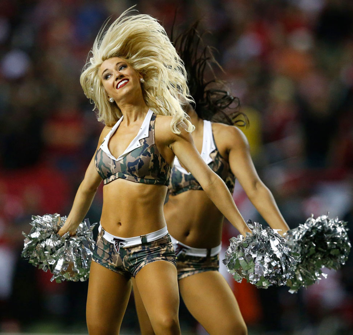 Atlanta-Falcons-cheerleaders-AP828410313720_19.jpg