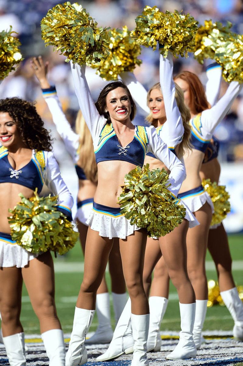 San-Diego-Charger-Girls-cheerleaders-X158965_TK1_007.jpg