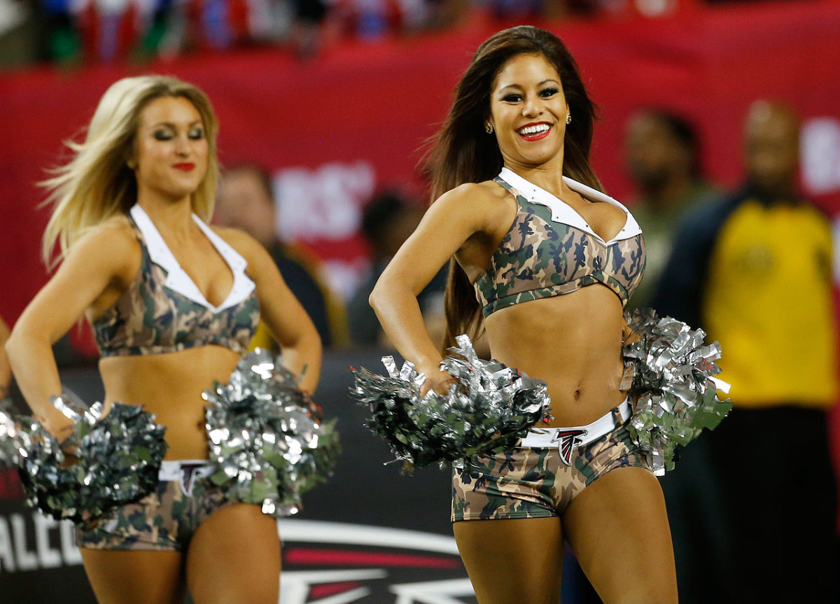 Atlanta-Falcons-cheerleaders-AP456218757843_12.jpg