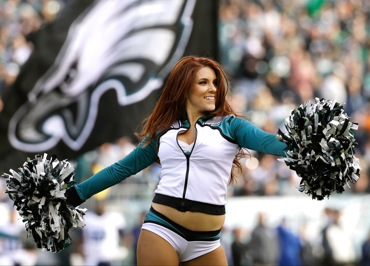 Philadelphia-Eagles-cheerleaders-AP717130967181_8.jpg