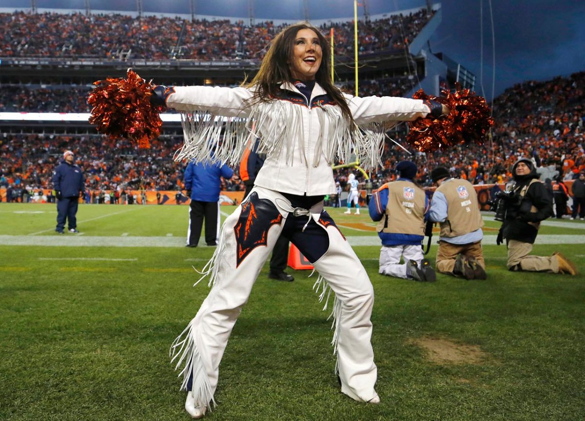 Denver-Broncos-cheerleaders-AP281241372685_2.jpg