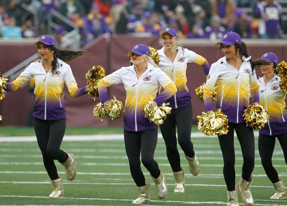 Minnesota-Vikings-cheerleaders-AP761405508281_2.jpg