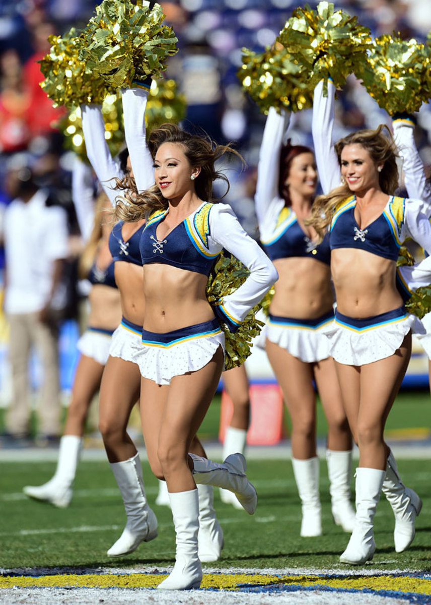 San-Diego-Charger-Girls-cheerleaders-X158965_TK1_003.jpg