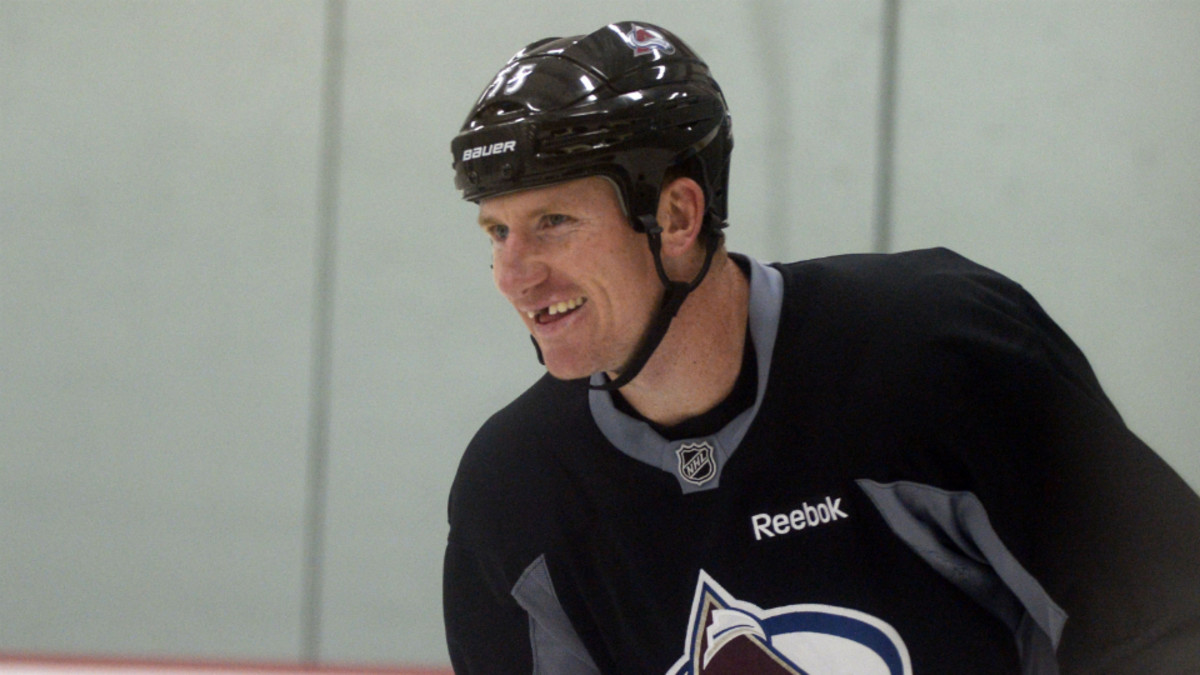 Colorado Avalanche sign Cody McLeod, Brad Stuart to contract extensions ...