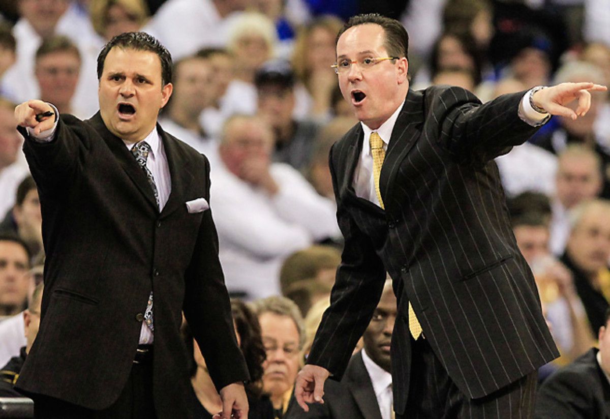 Chris Jans (L) shouts out directions alongside head coach Gregg Marshall of Wichita State.