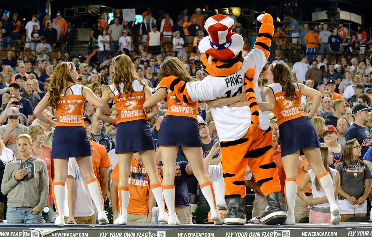 detroit-tigers-energy-squad-mascot-paws-451723328.jpg