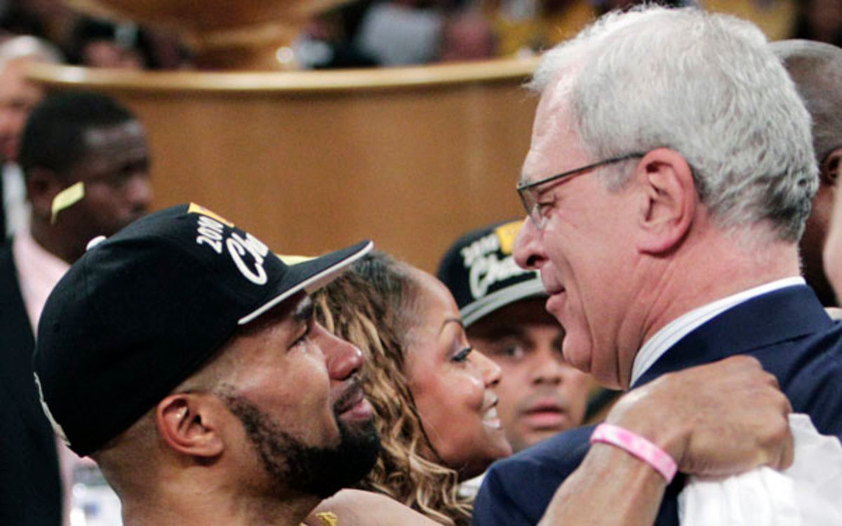 Derek Fisher, Phil Jackson celebrate the Lakers last championship in 2010. (AP Photo/Chris Pizzello)