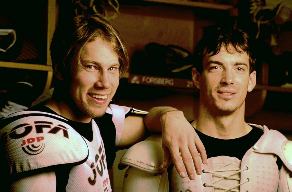 Peter-Forsberg-Joe-Sakic-05532330_0.jpg
