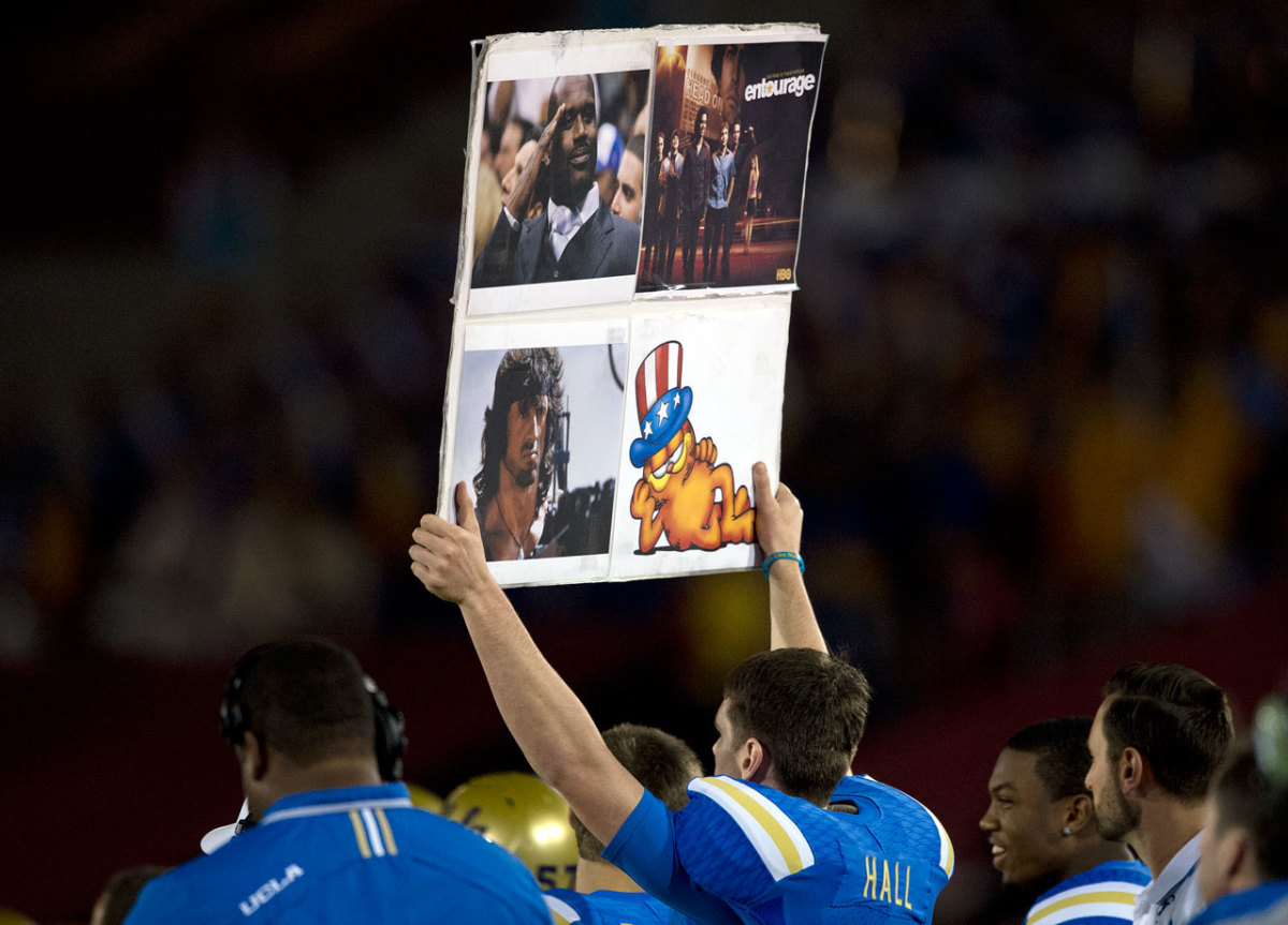 2013-1130-UCLA-signal-sign-op5z-40007.jpg