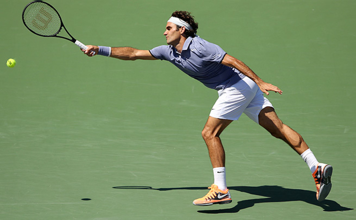 Roger Federer lost only three points on his serve, beating Ivo Karlovic 6-4, 7-6 (4) in Miami.