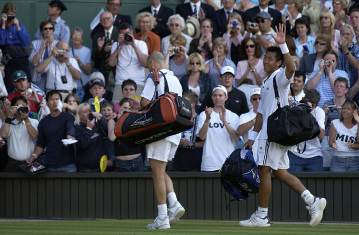 Srichaphan waves to fans after victory over Andre Agassi in 2002. 