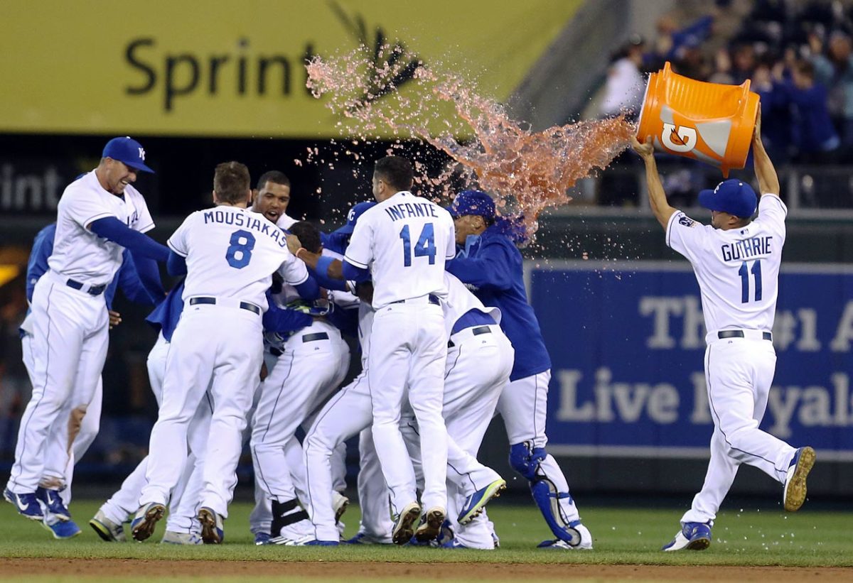 0915-Kansas-City-Royals-teammates-doused-by-Jeremy-Guthrie.jpg