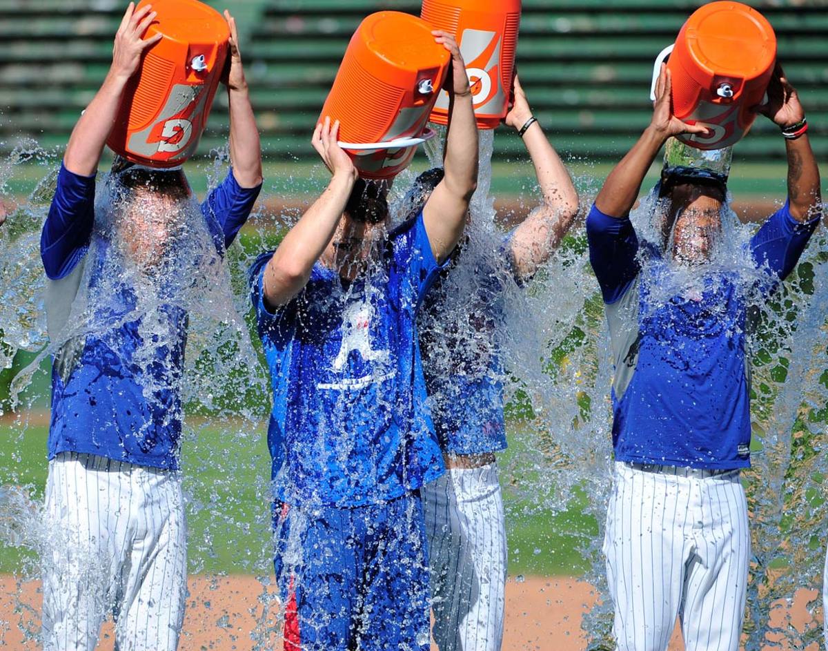 0814-Chicago-Cubs-doused-ALS-challenge.jpg