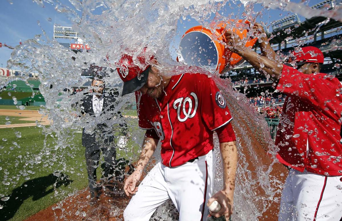 0926-Doug-Fister-doused-by-Michael-Taylor.jpg