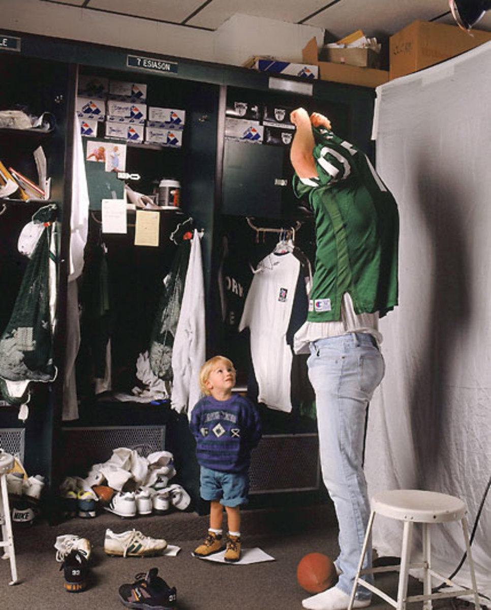 gunnar-boomer-nfl-locker-room.jpg