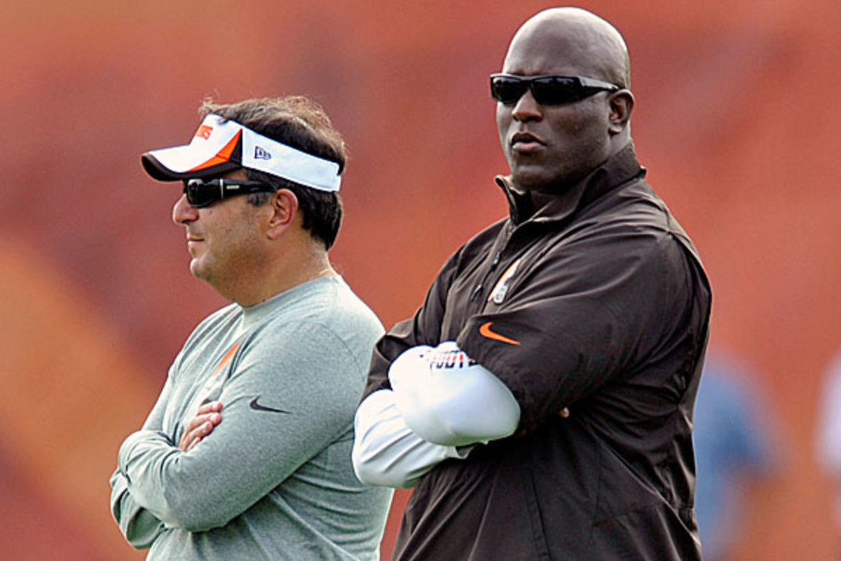 Mike Lombardi (left) didn't get much time with the Browns before being pushed out in favor of Ray Farmer (right). (David Richard/AP)