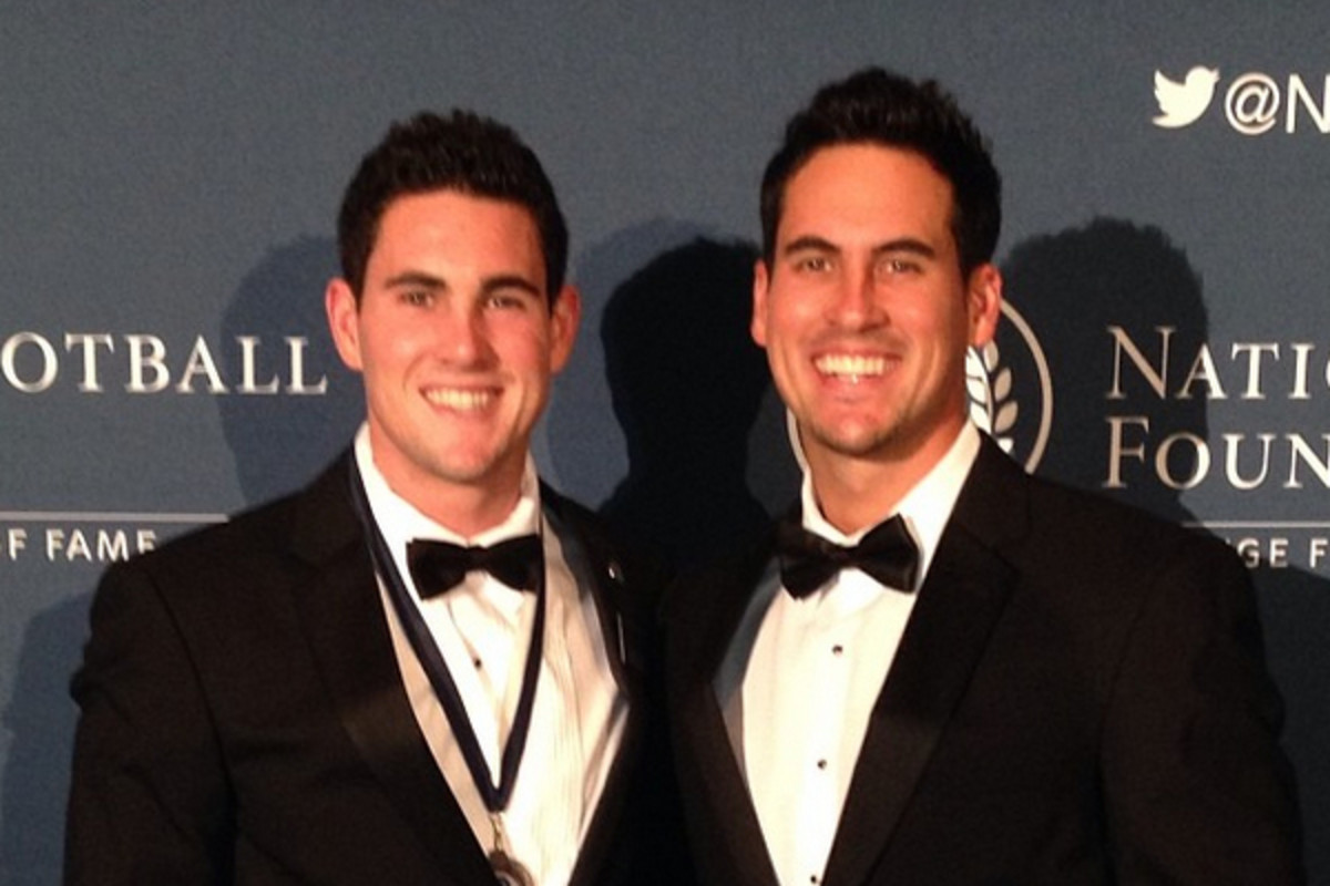 Josh Murray (right) with his brother Aaron. (via @Joshmurray11/Instagram)