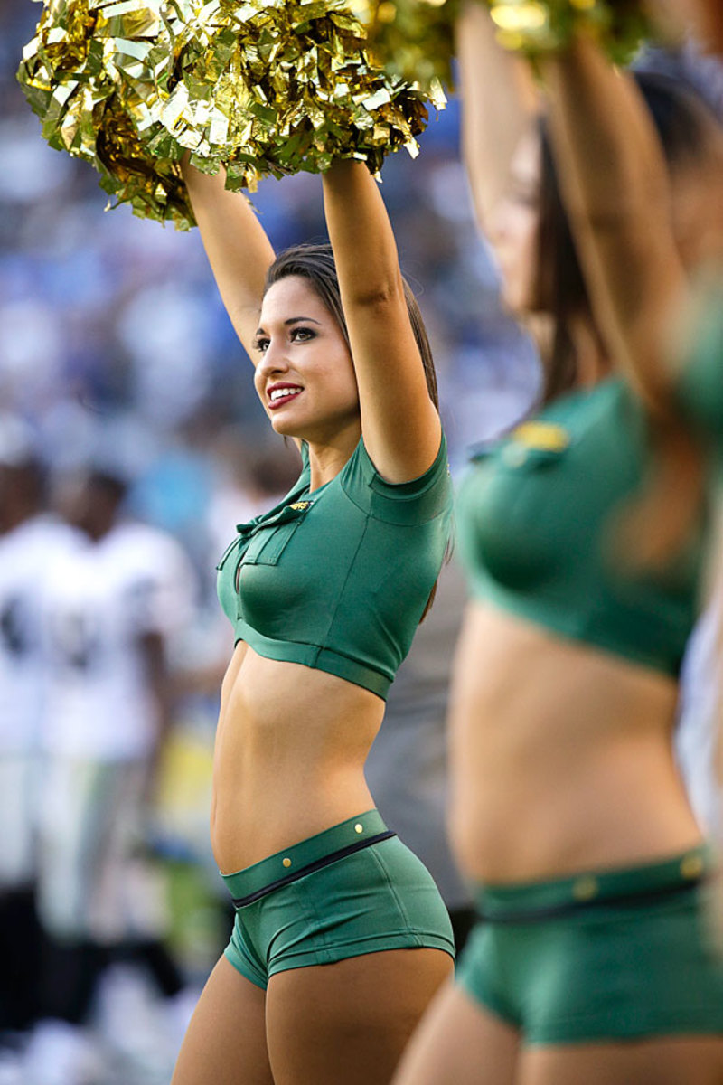 San-Diego-Charger-Girls-cheerleaders-AP821859787572_3.jpg
