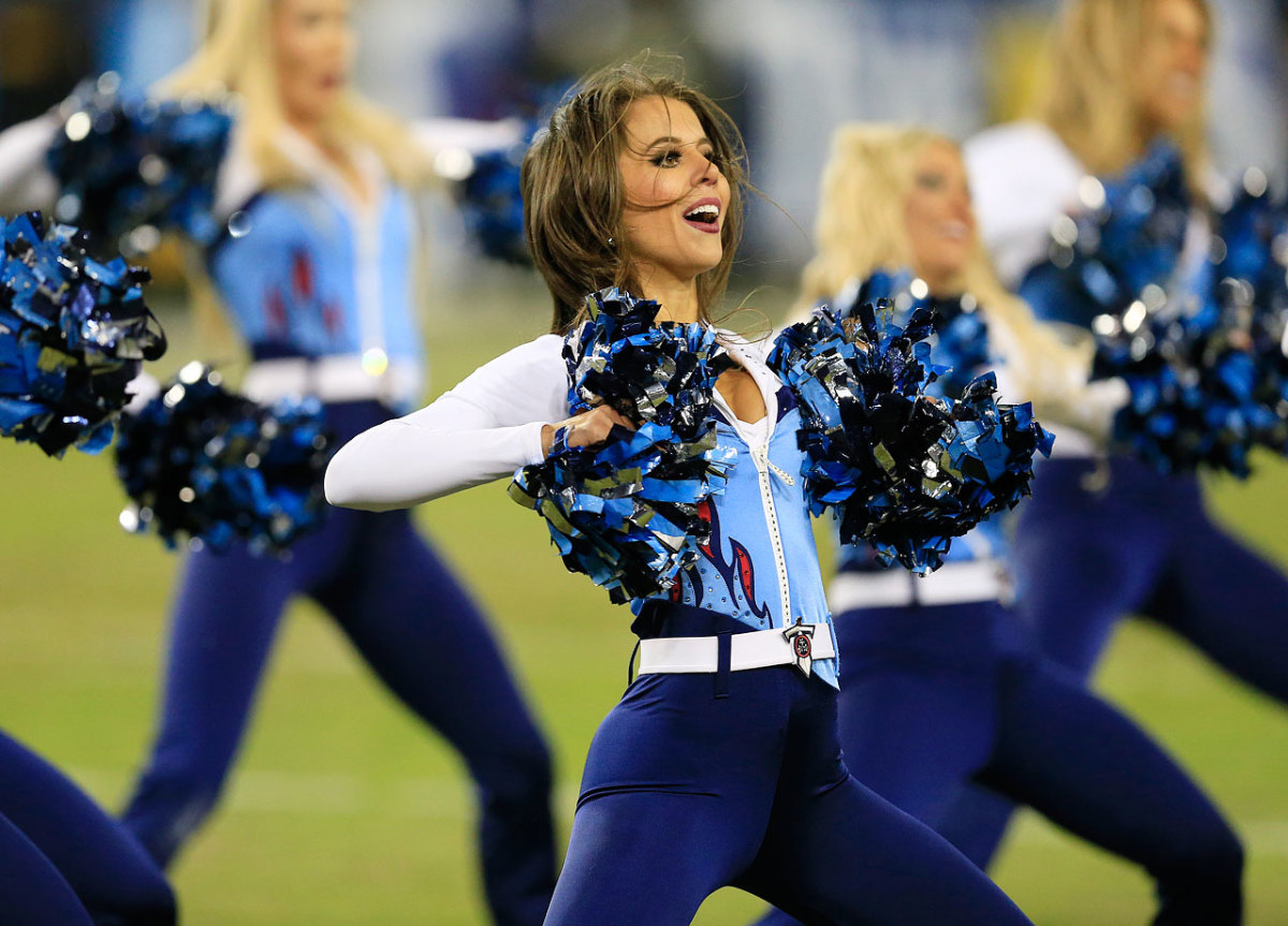 Tennessee-Titans-cheerleaders-AP153899530117_6.jpg
