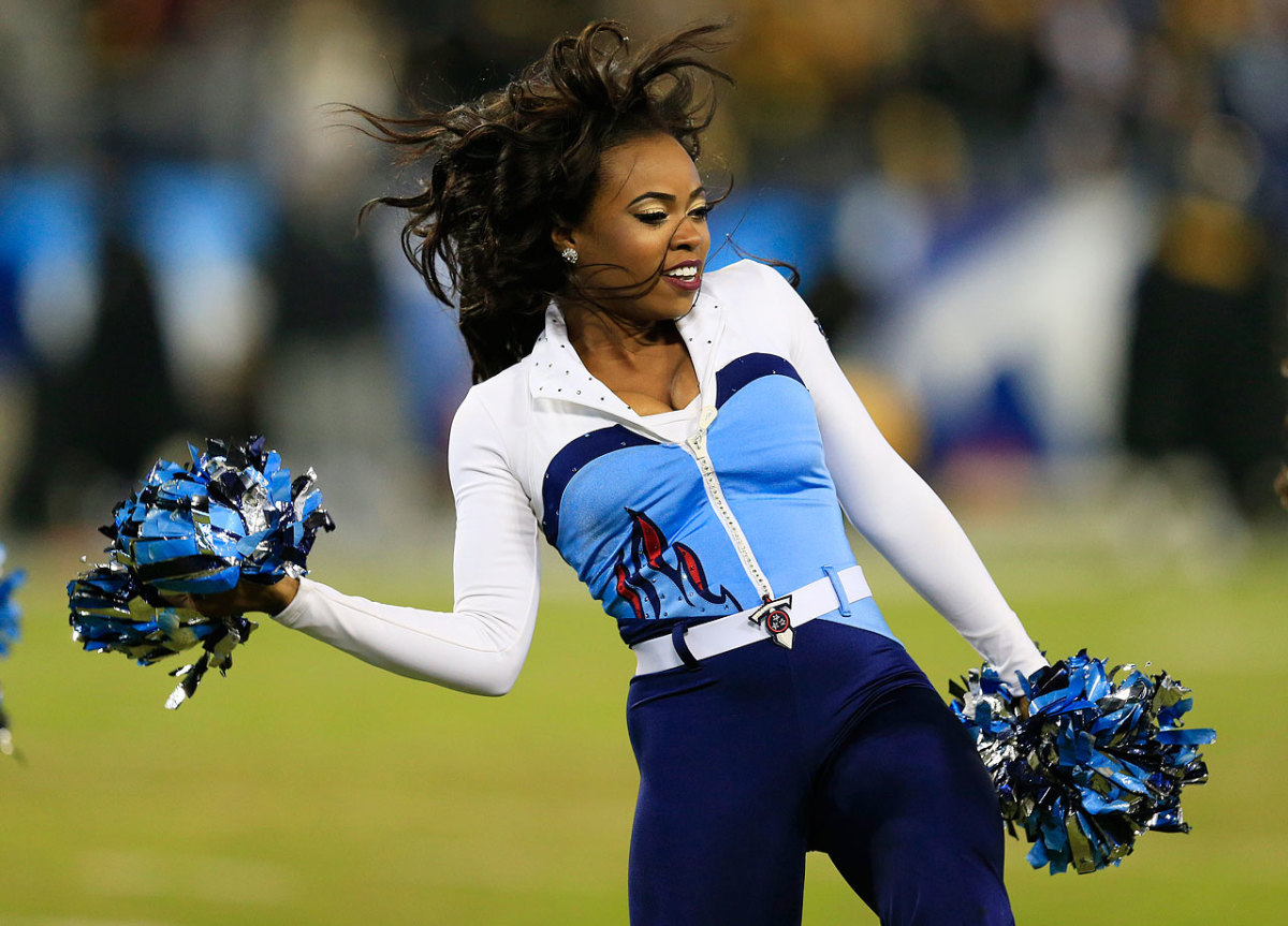 Tennessee-Titans-cheerleaders-AP152619833393_7.jpg