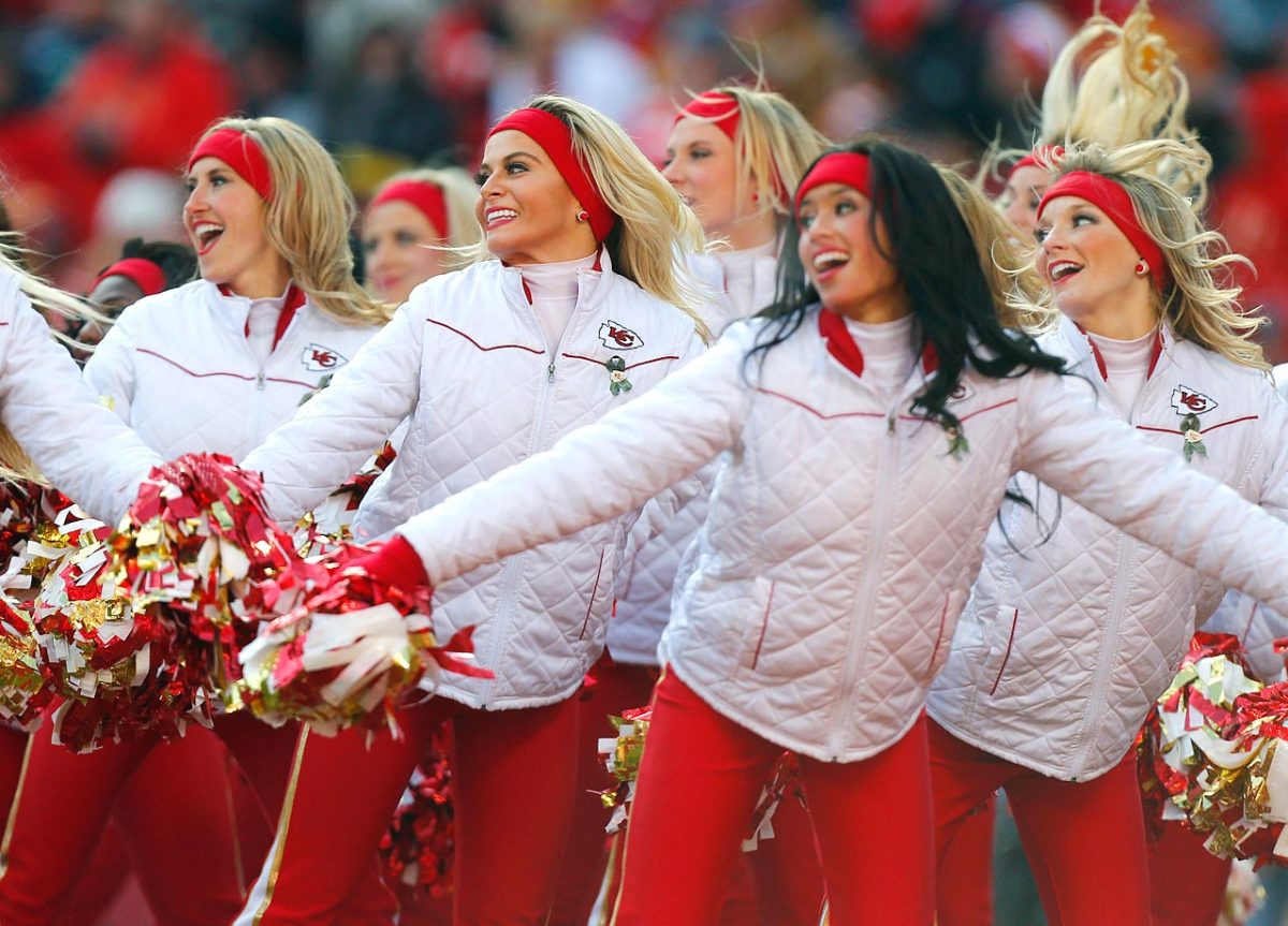 Kansas-City-Chiefs-cheerleaders-AP780160085397_18.jpg