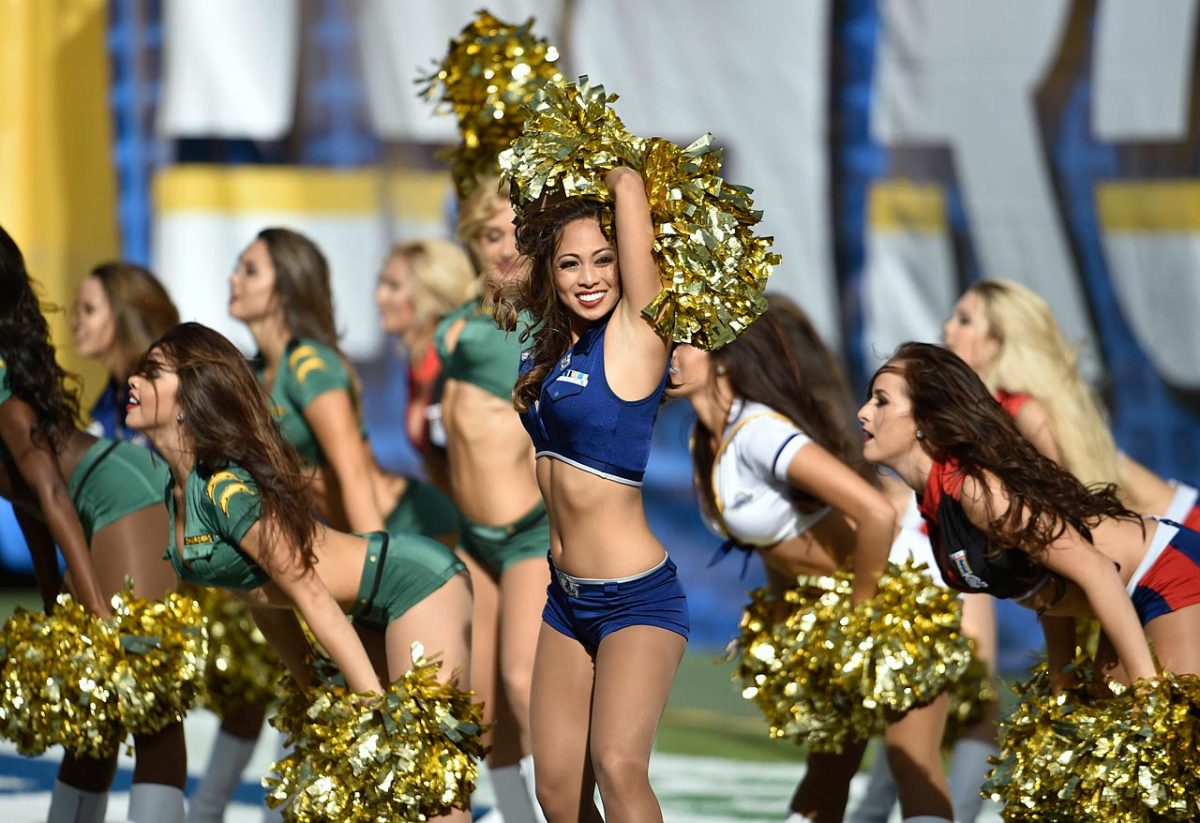 San-Diego-Charger-Girls-cheerleaders-AP506599510040_0.jpg