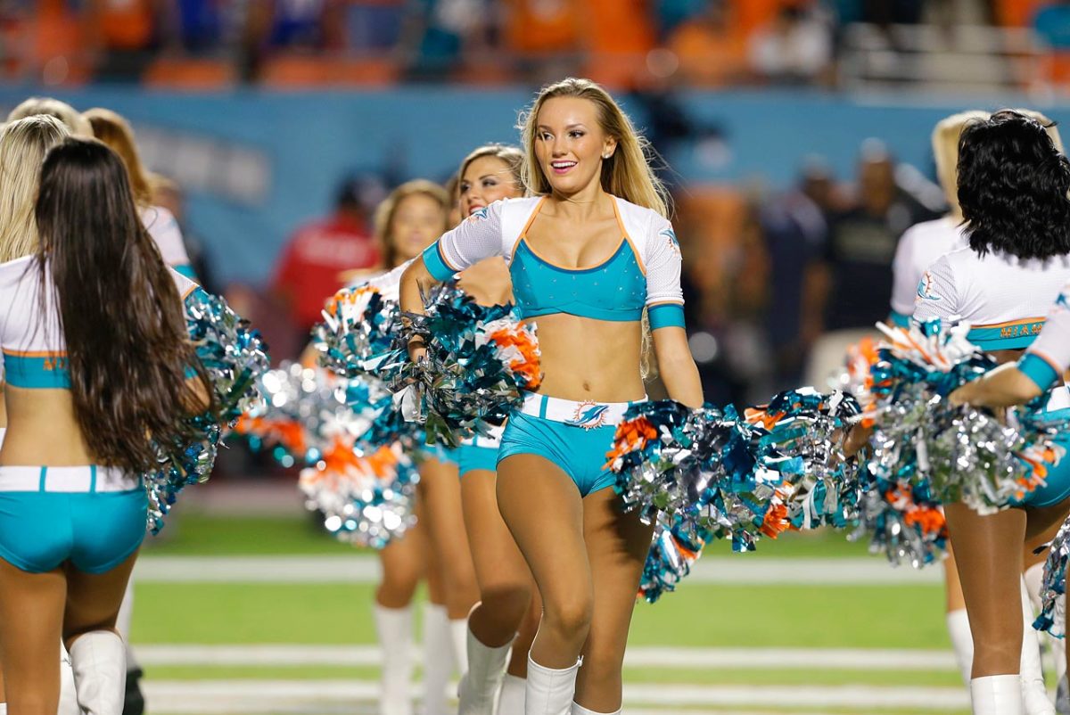 Miami-Dolphins-cheerleaders-AP692956627530_1.jpg