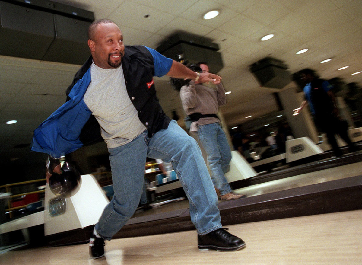 1996-kirby-puckett-bowling.jpg