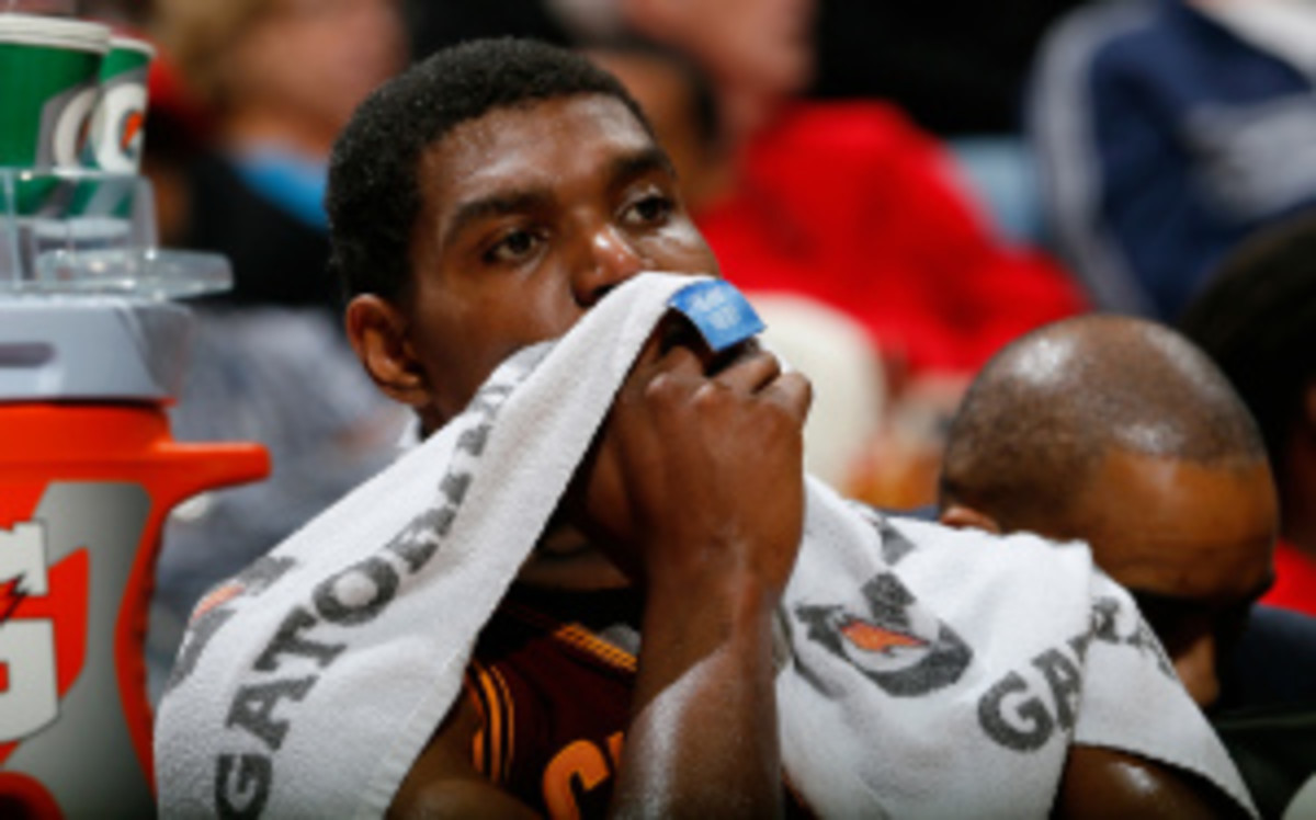 Money, and not just the opportunity to play for a contender, will reportedly play a role in Andrew Bynum's decision. (Kevin C. Cox/Getty Images)