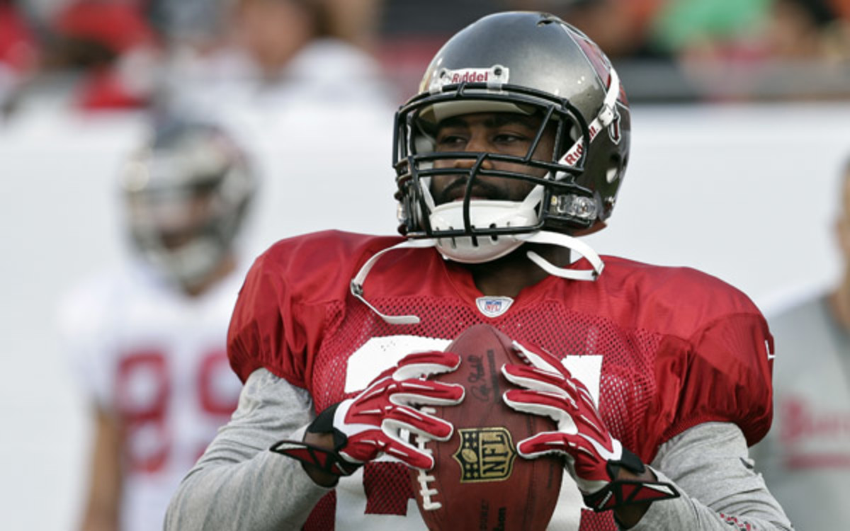 Darrelle Revis says he has no issues with his coach Greg Schiano after a 15-minute meeting. (AP Photo/Chris O'Meara)