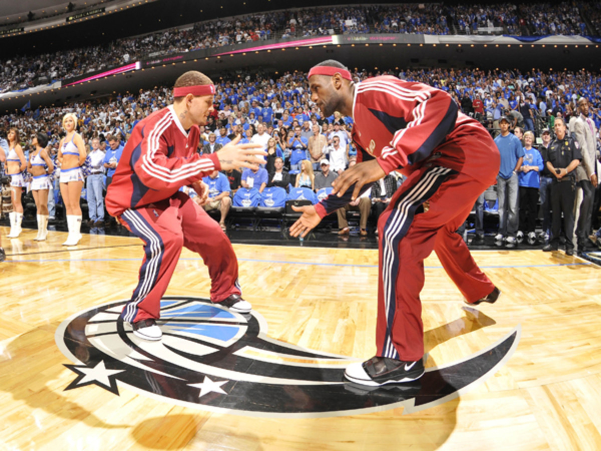 Delonte West and LeBron James :: Getty Images