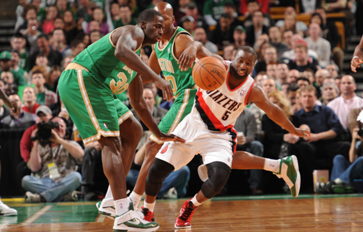 Raymond Felton (right) had few fans in Portland -- and even fewer good games with the Blazers.
