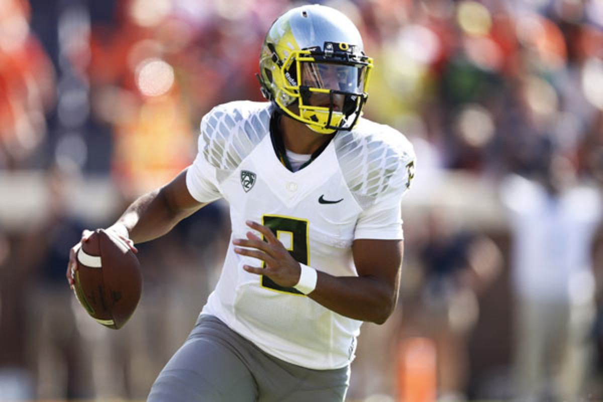 Marcus Mariota will return to school. (Joe Robbins/Getty Images)