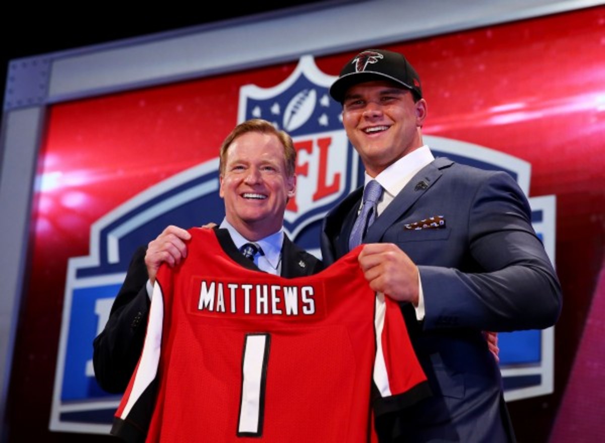 Matthews'  four-year deal with the Falcons includes a club option for a fifth year in 2018. (Elsa/Getty Images)