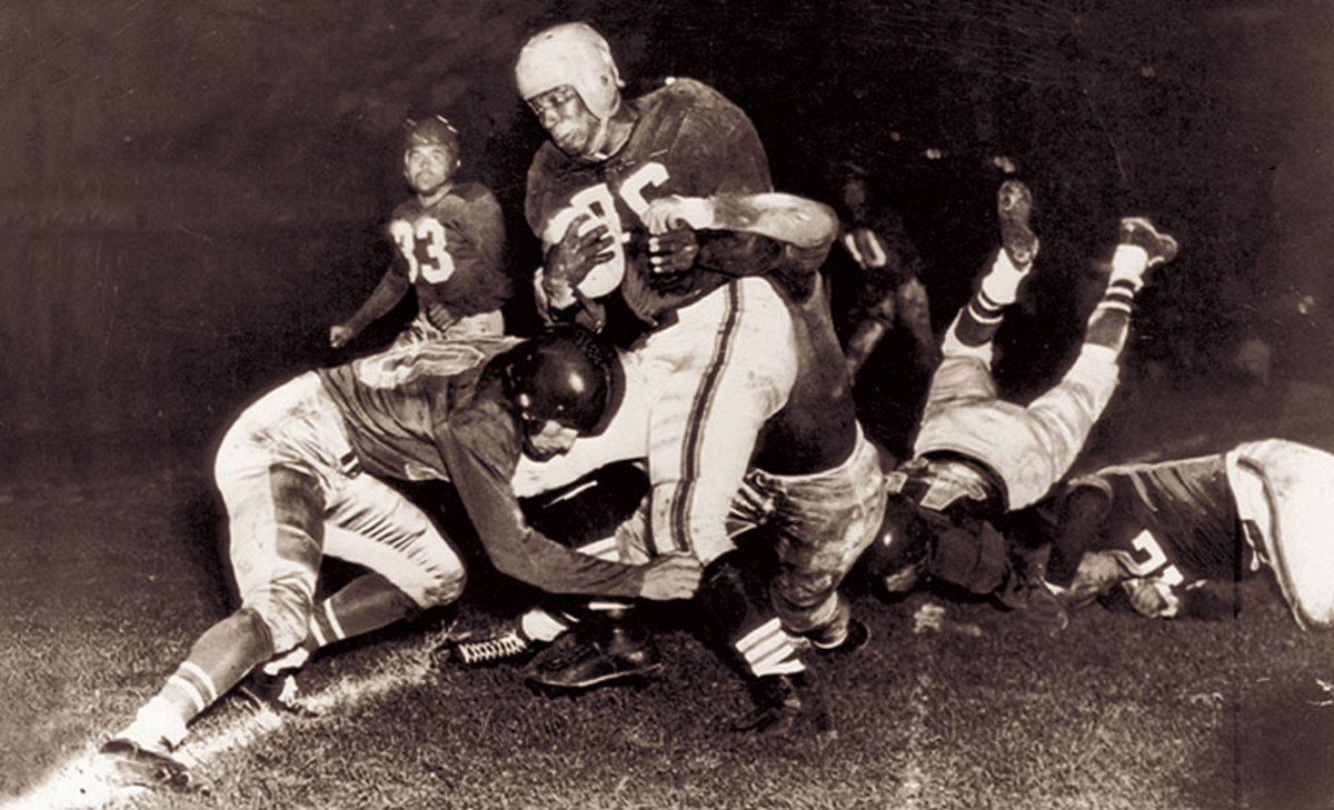 Marion Motley and the Browns beat the Eagles 35-10, proving the AAFC teams could more than compete with their NFL counterparts. (AP/NFL Photos/Pro Football Hall of Fame)