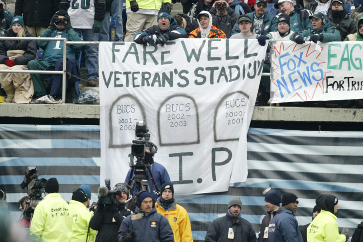 turf-veterans-stadium-last-game-800.jpg