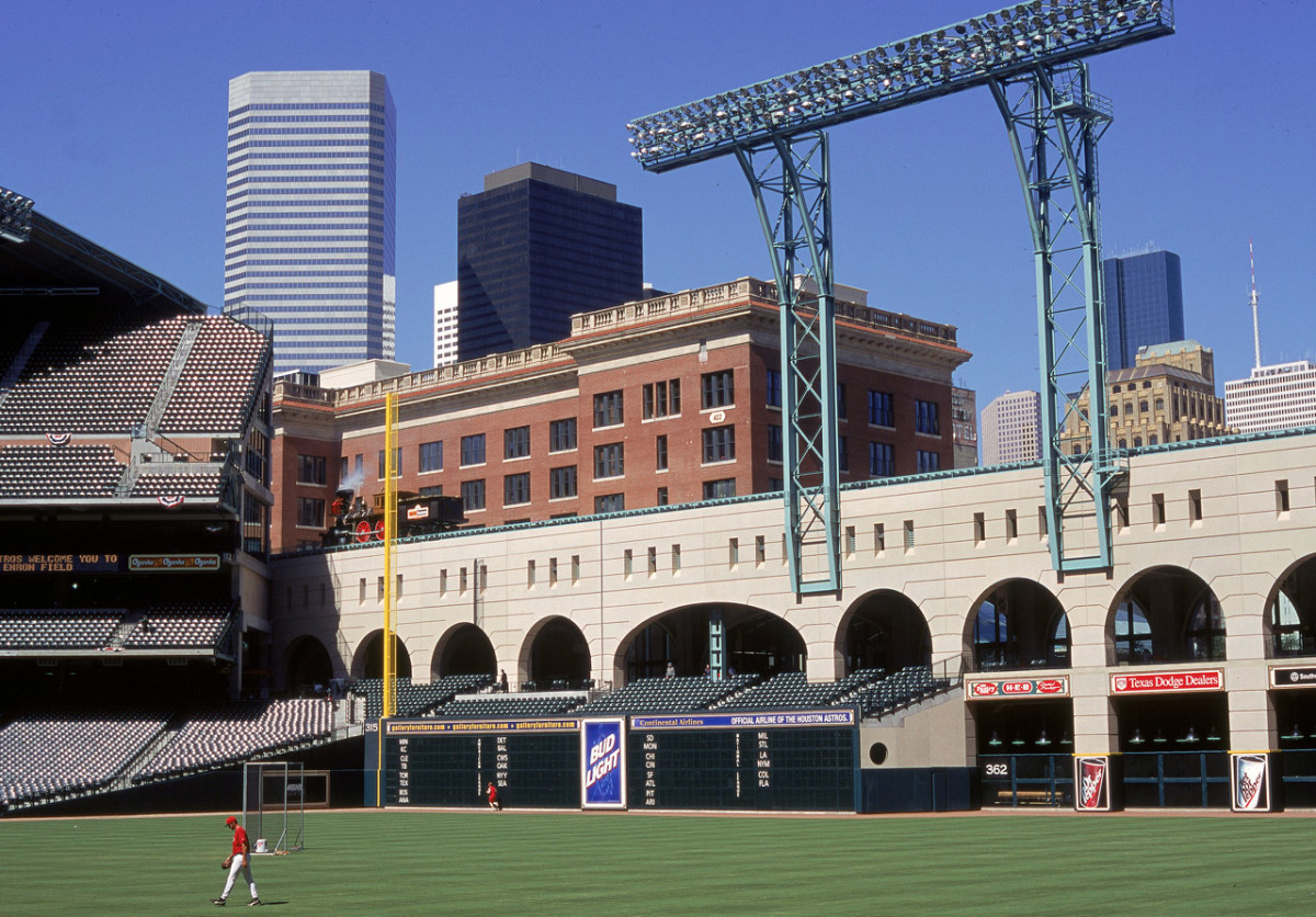 Ballpark Quirks: Summiting Tal's Hill in Minute Maid Park's centerfield -  Sports Illustrated