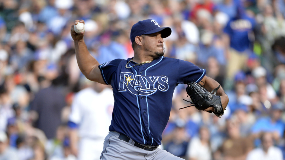 Los Angeles Dodgers acquire pitchers Joel Peralta, Adam Liberatore from