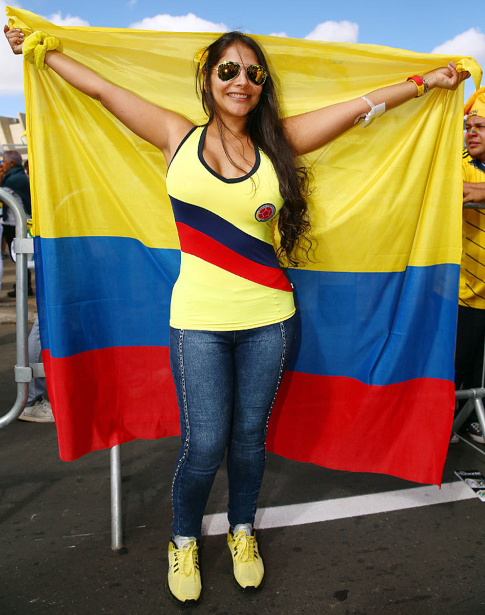 colombia-female-fan(3).jpg