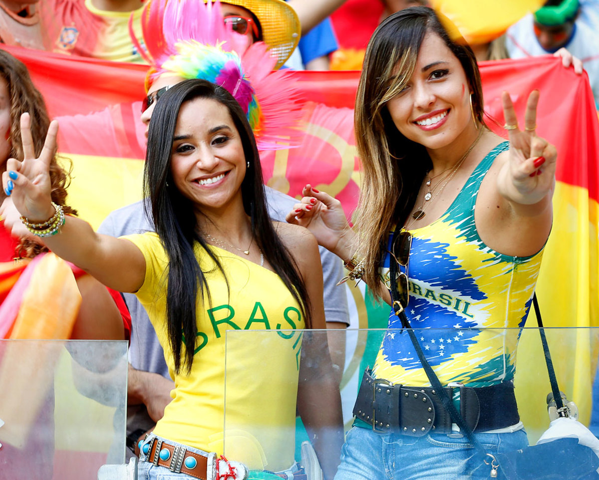 brazil-female-fans.jpg